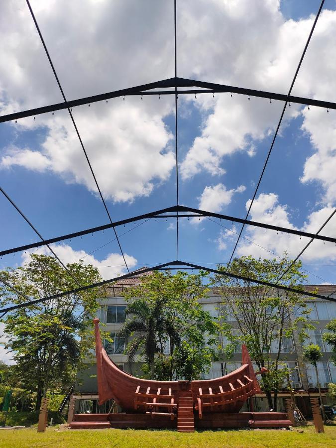 Hotel Ramada By Wyndham Yogyakarta Sleman  Exterior foto