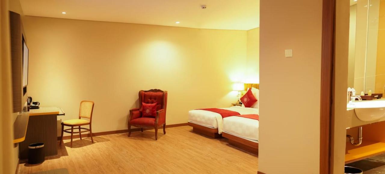 Hotel Ramada By Wyndham Yogyakarta Sleman  Exterior foto