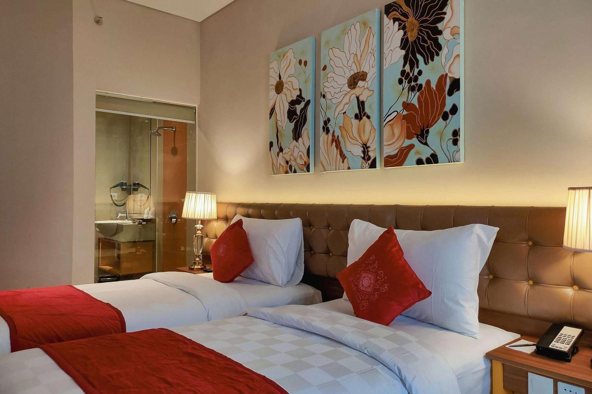 Hotel Ramada By Wyndham Yogyakarta Sleman  Exterior foto