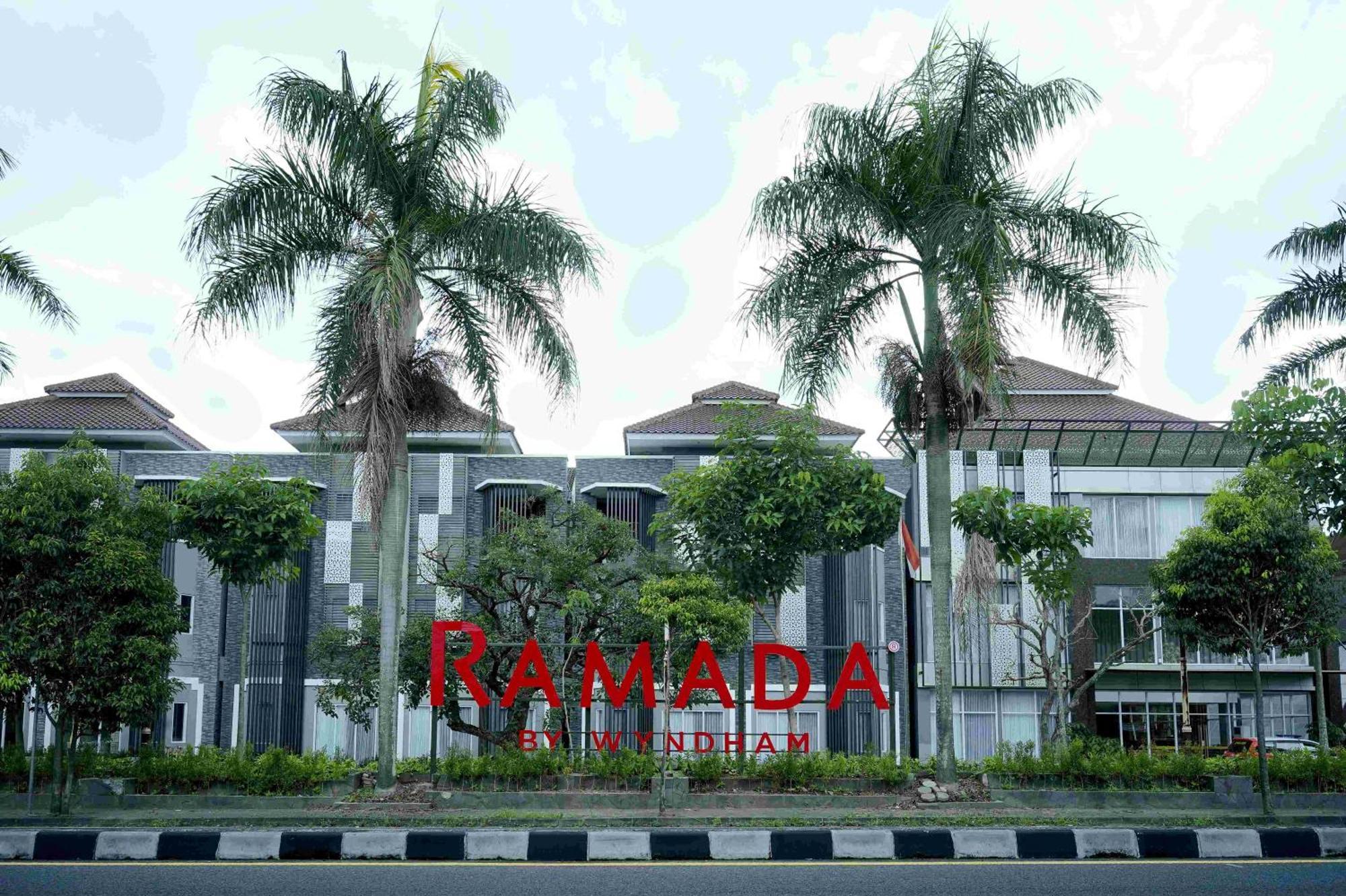 Hotel Ramada By Wyndham Yogyakarta Sleman  Exterior foto