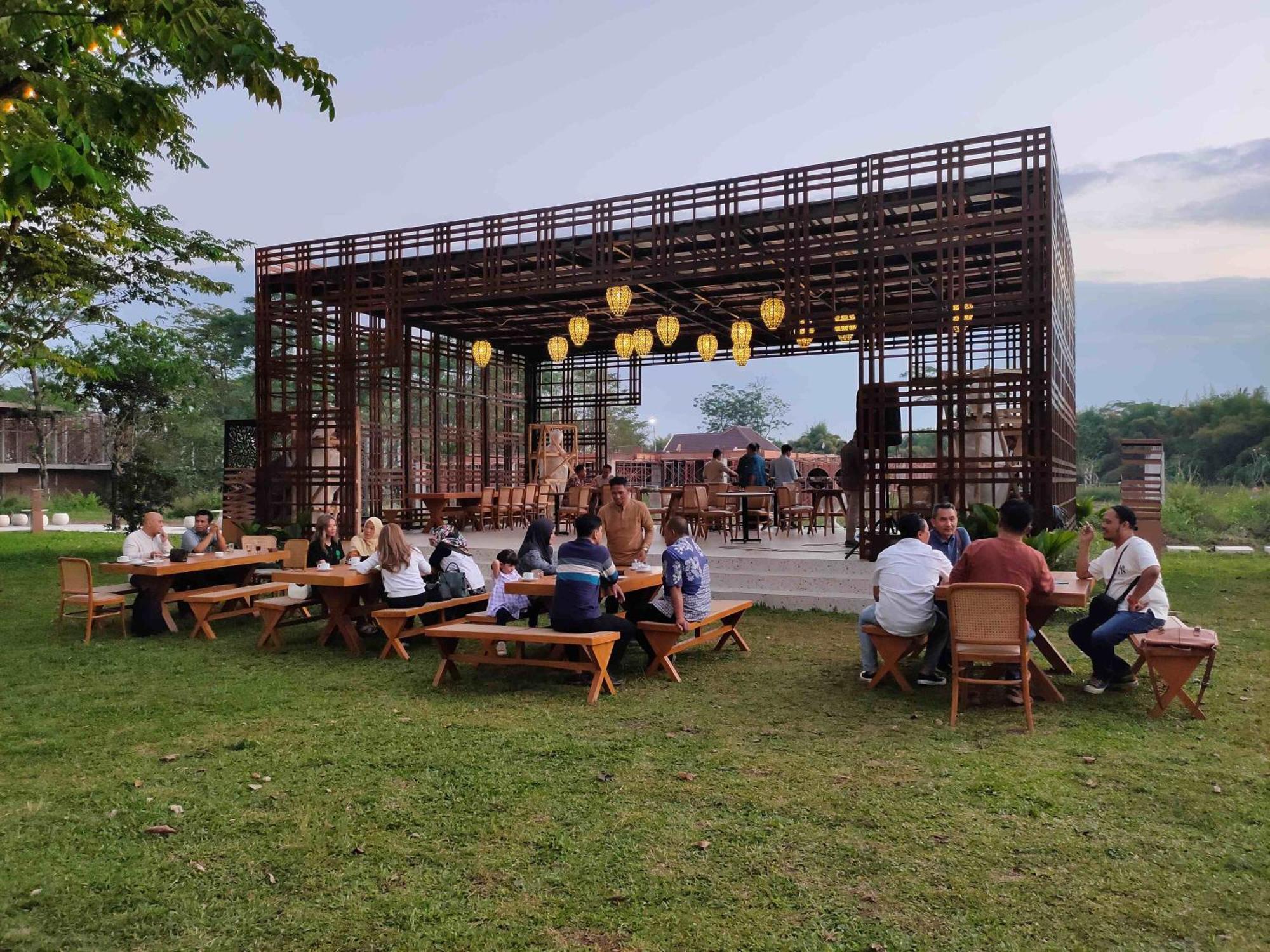 Hotel Ramada By Wyndham Yogyakarta Sleman  Exterior foto